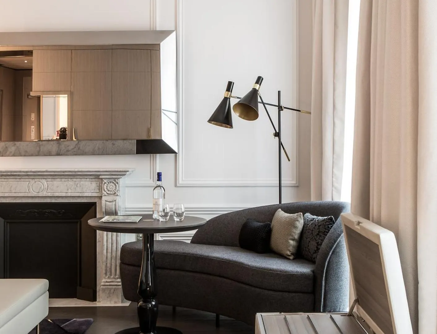 La Clef Champs-elysees By The Crest Collection