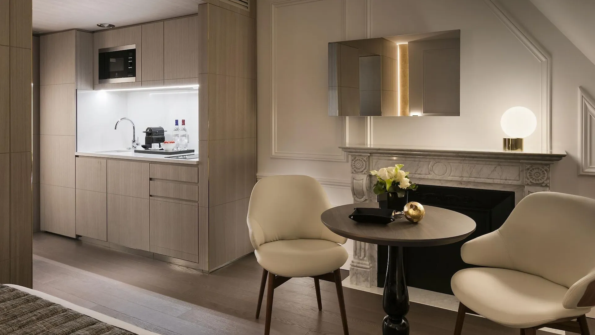 La Clef Champs-elysees By The Crest Collection Hotel Paris