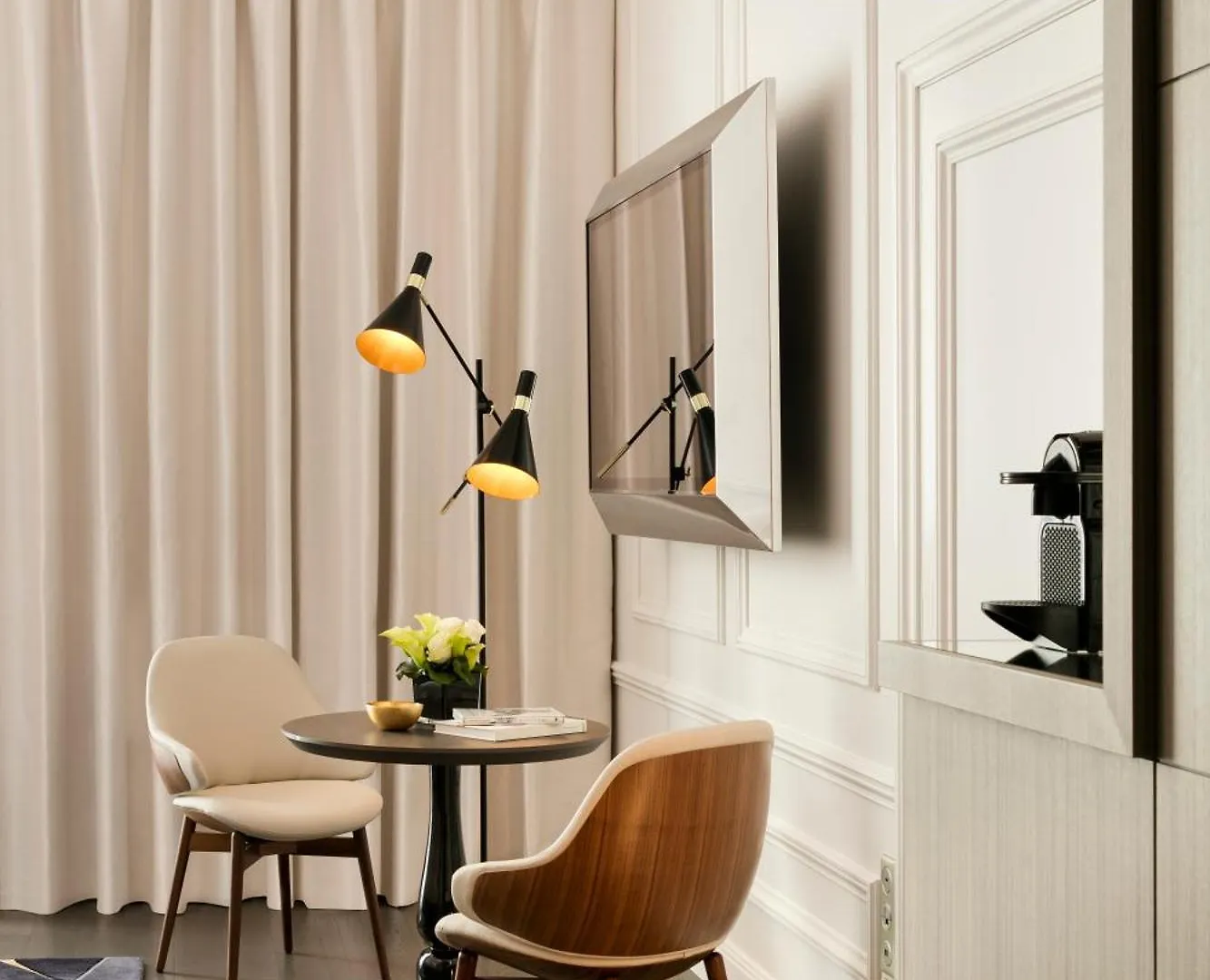 La Clef Champs-elysees By The Crest Collection Paris